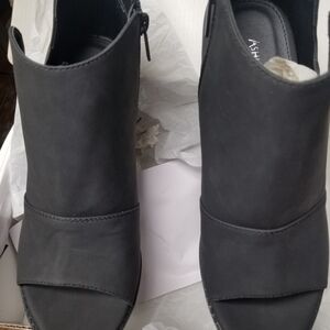 Women's Sz-9  Black Ashley Stewart Open Toe Shoes Boots